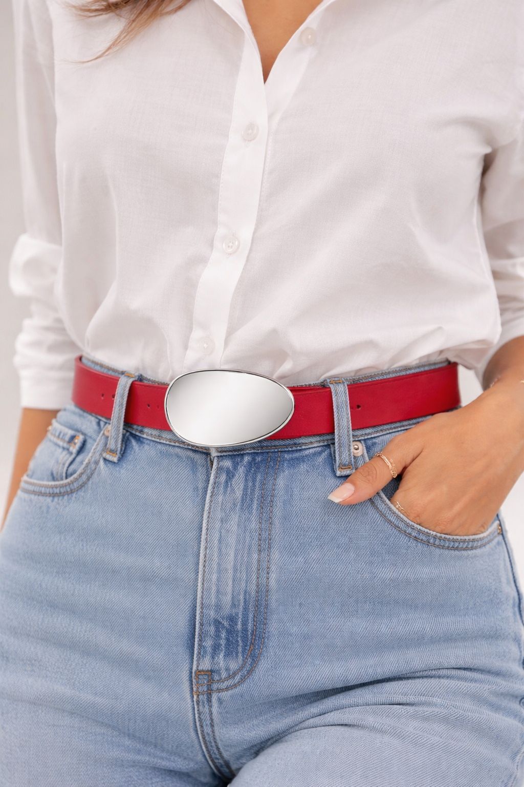 Cinto Feminino Com Fivela Oval Prateada