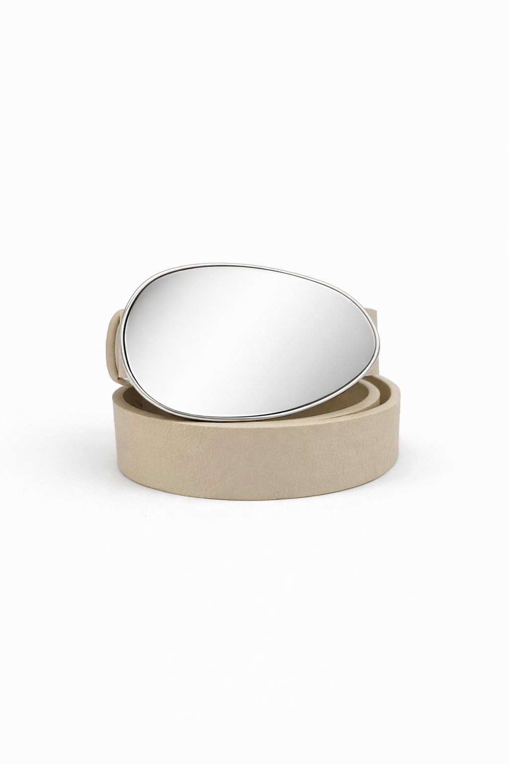 Cinto Feminino Com Fivela Oval Prateada