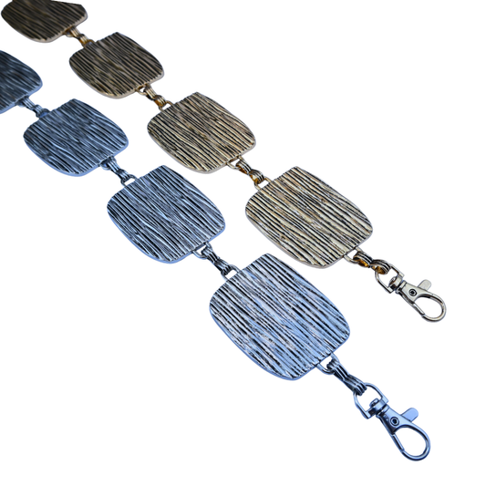 Cinto Feminino Metalizado com Placas Quadradas Texturizadas